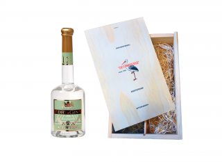 Kaffir Gin in wooden box with 2 tumblers